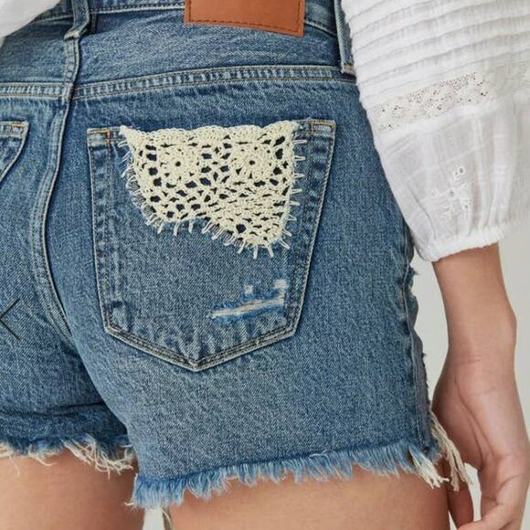 Lucky Brand Denim Lace High Rise Mom Shorts size 0/25 - Picture 2 of 9